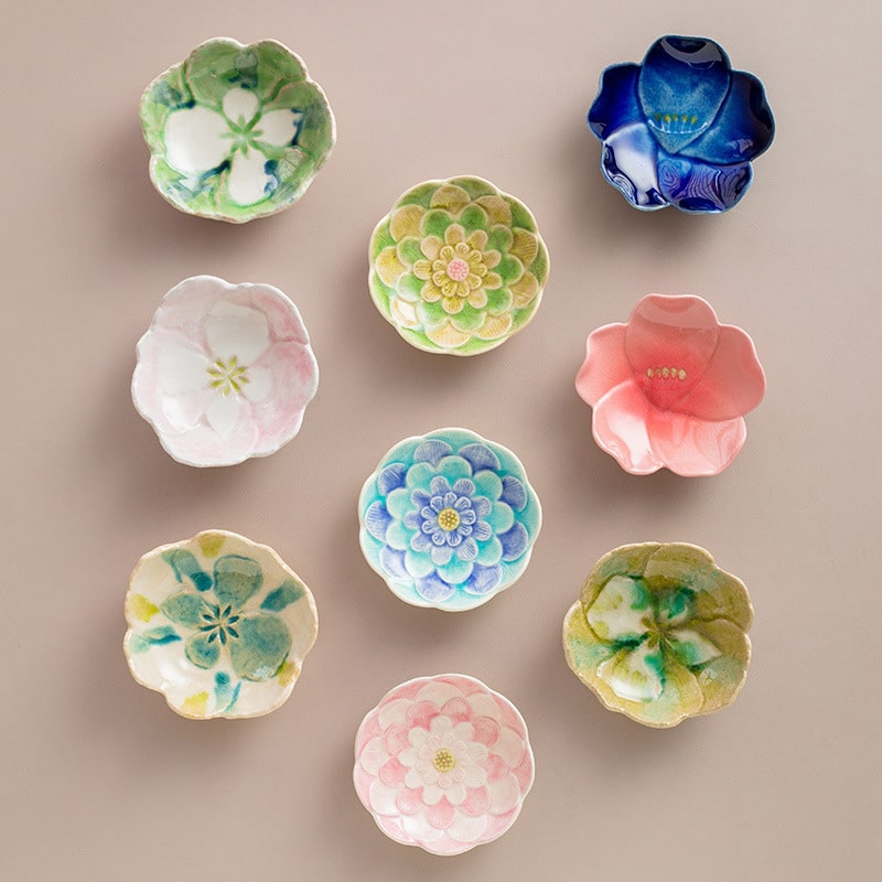 Handcrafted Japanese flower-shaped ceramic dish with ice crack glaze