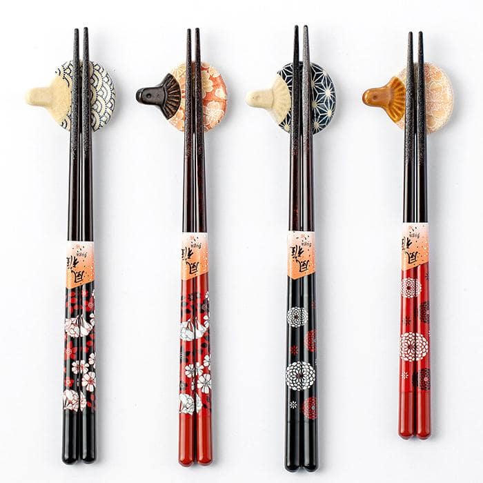 Decorative couple chopsticks with red and black patterns