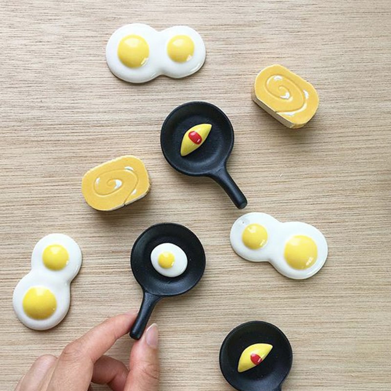 Adorable fried egg and frying pan ceramic chopstick rest set