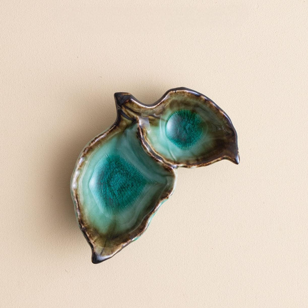 Japanese Mino ware double-leaf ceramic bowl with emerald green glaze