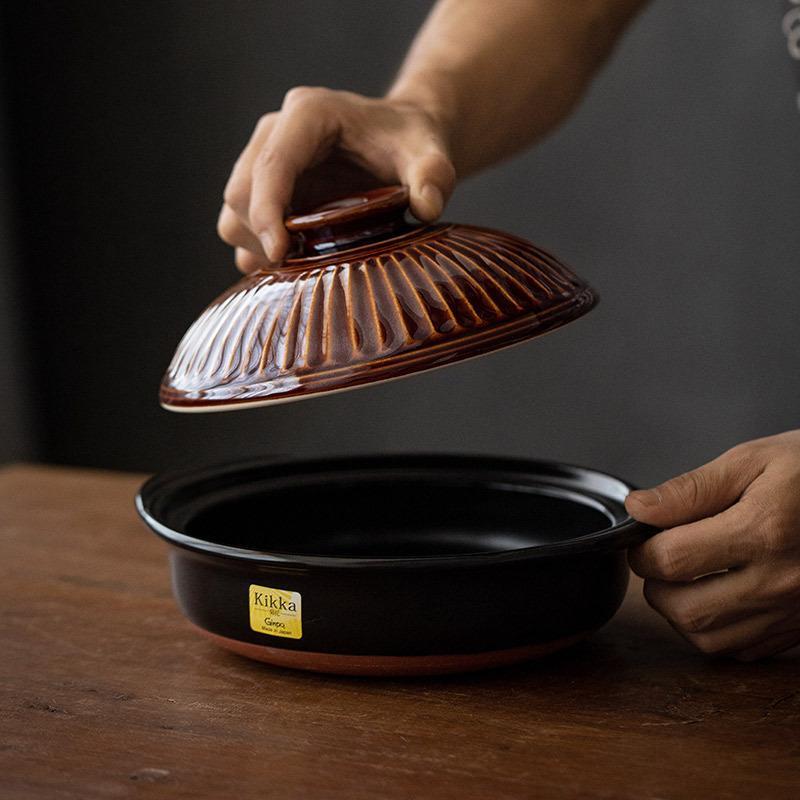 Elegant daisy-patterned Japanese cookware