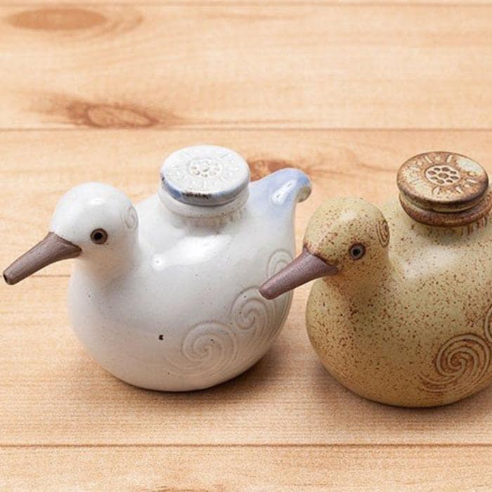 Zakka bird-style ceramic sauce pot for decorative kitchen use.