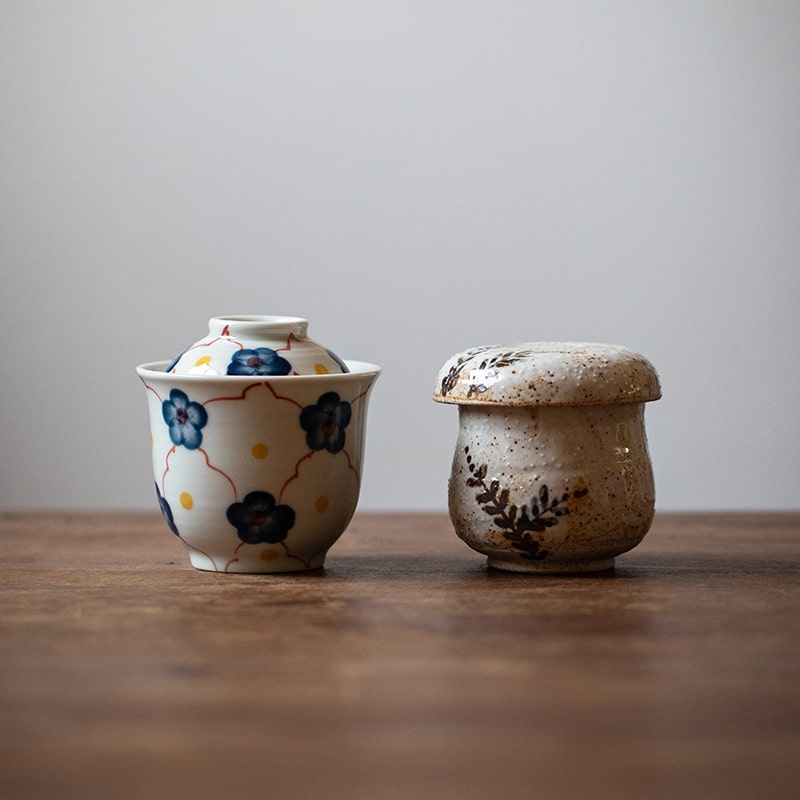 Japanese Mino ware covered bowl with floral pattern and lid