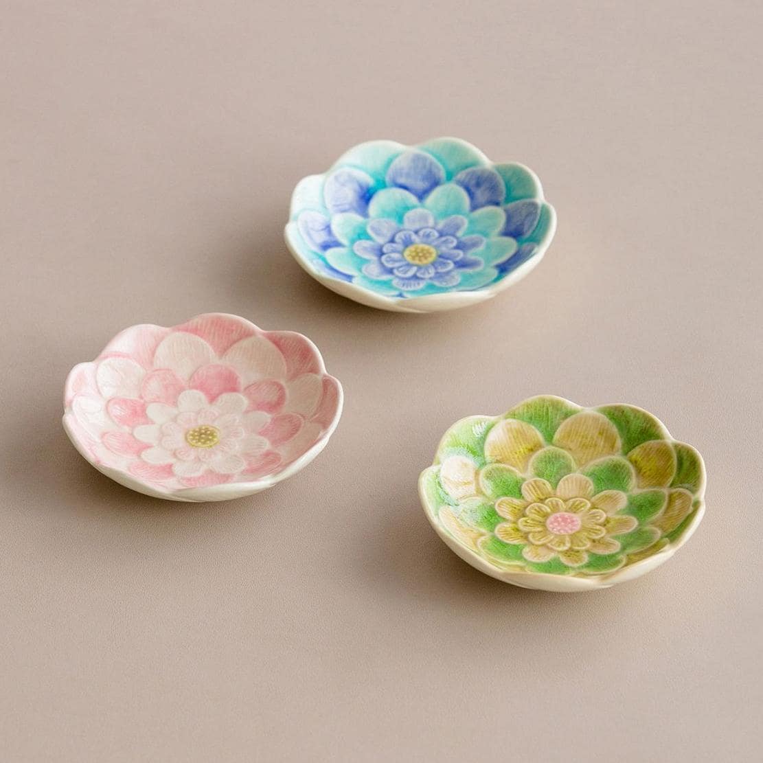 Japanese kiln-fired ceramic dishes for snacks and desserts
