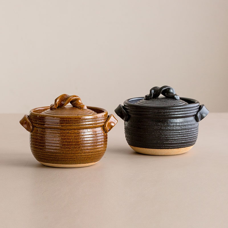 Close-up of traditional Shinraku-yaki stew pot with textured finish