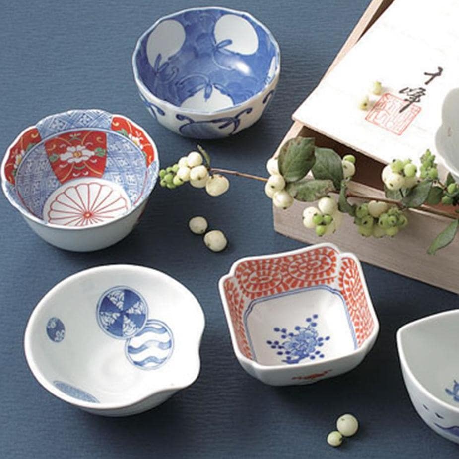 Six-piece Japanese ceramic bowls arranged on a table