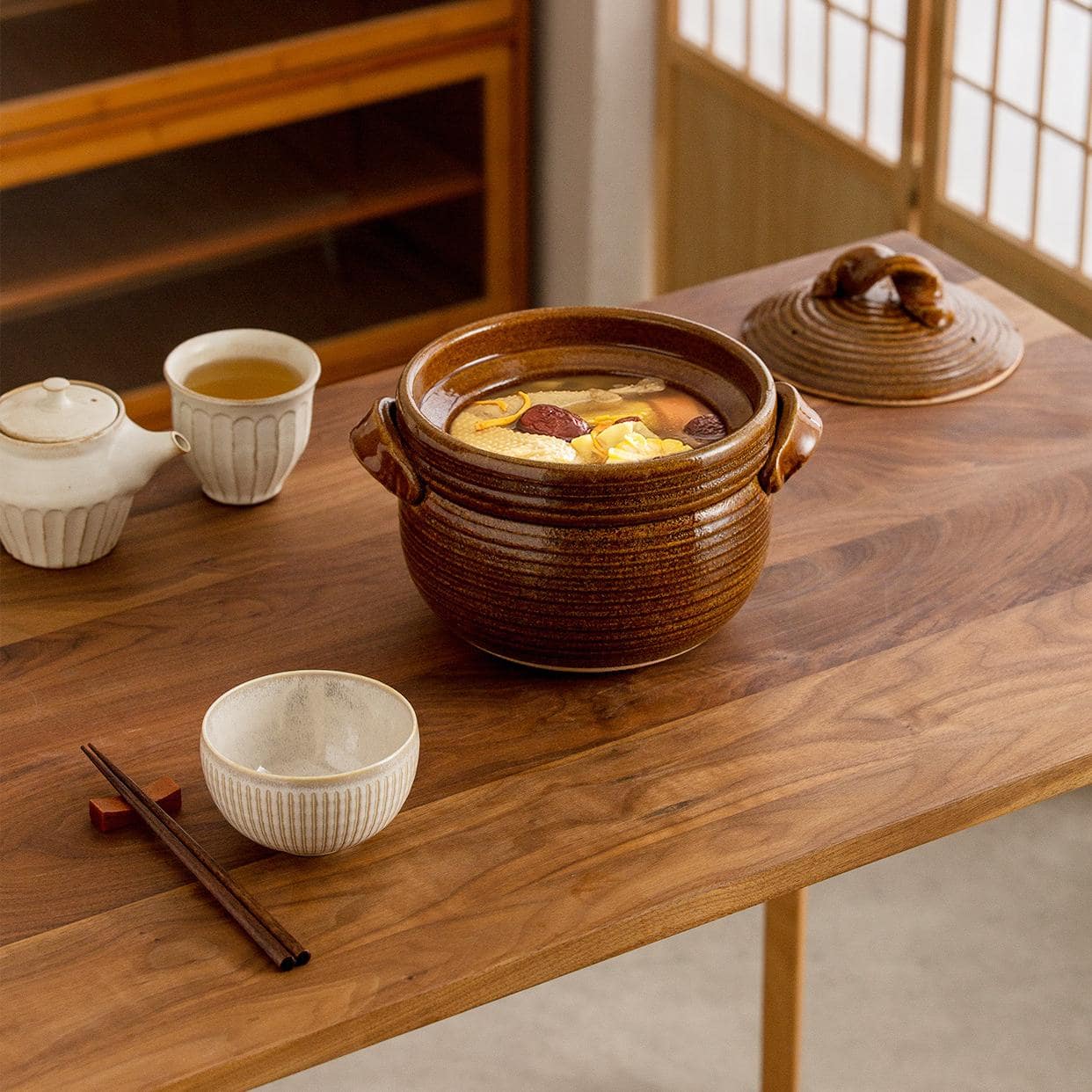 Shinraku-yaki double-ear Japanese ceramic soup pot in brown and black