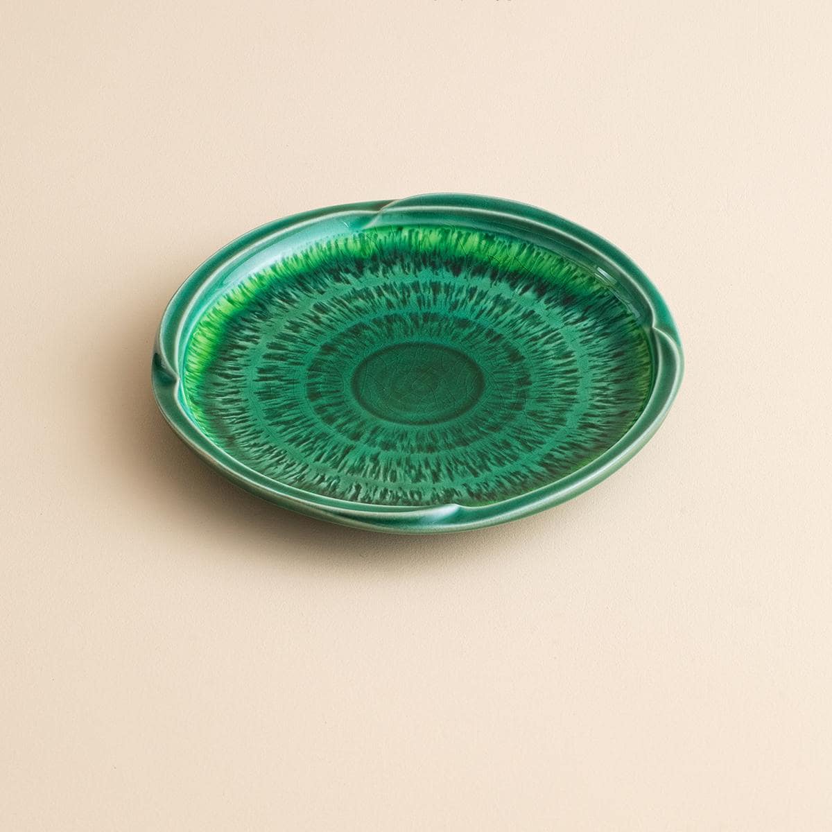 Japanese Mino green glazed plate with ice crack texture.