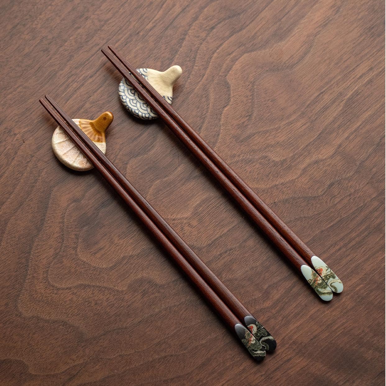 Circular arrangement of dragon-patterned chopsticks