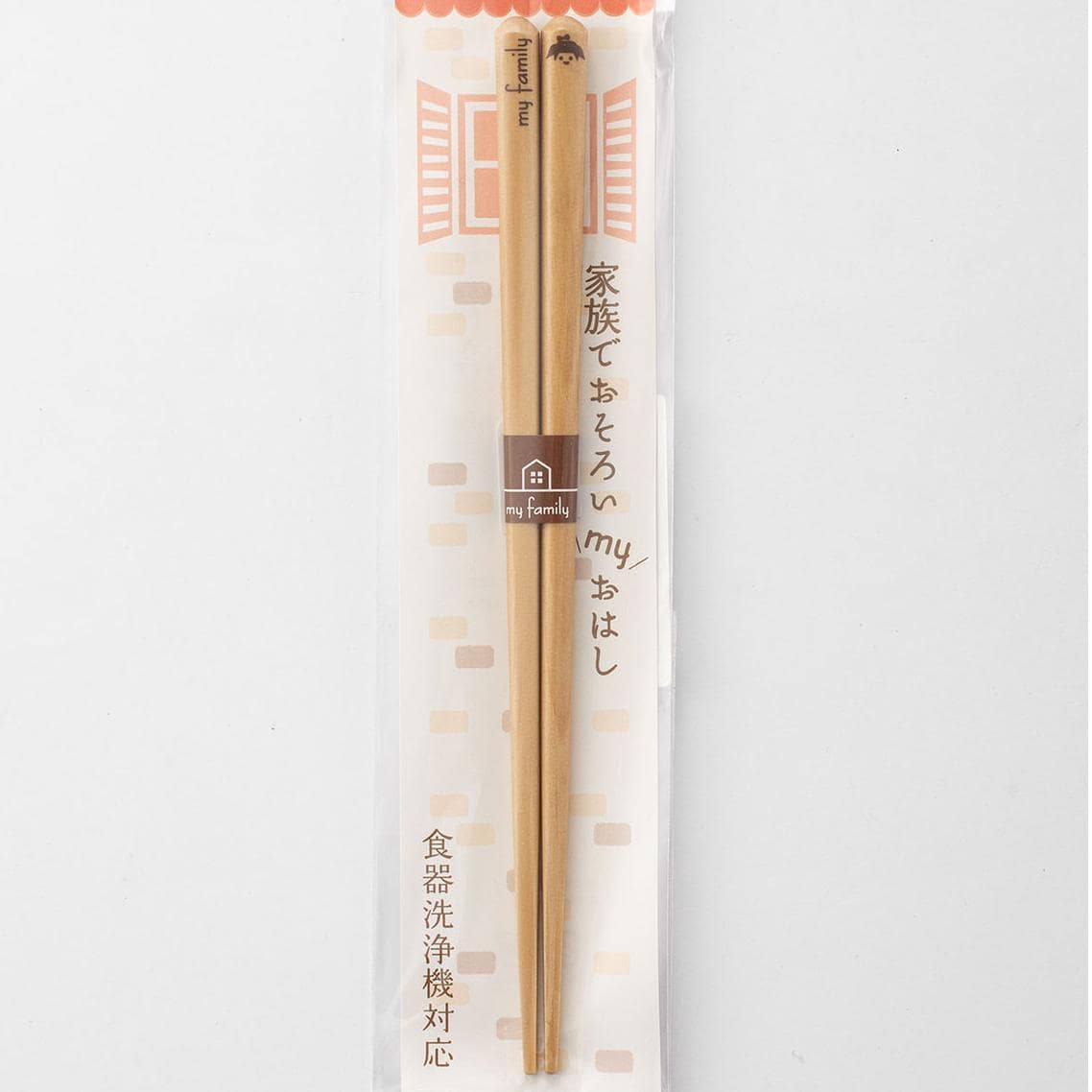 Lightweight bamboo chopsticks featuring family motifs.