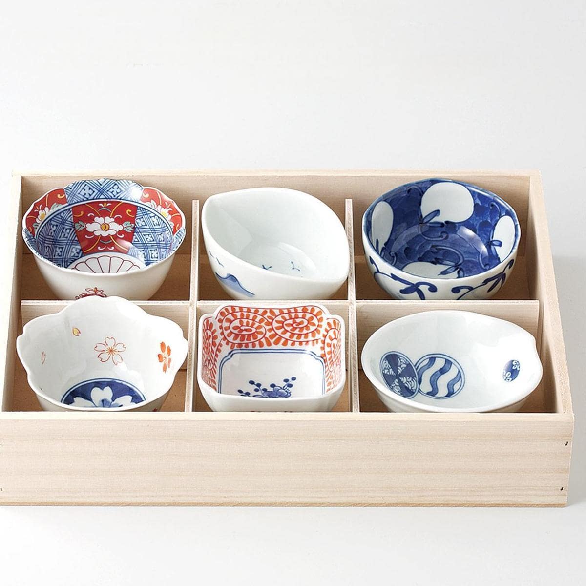 Japanese Hasami-yaki blue and white bowl set in a wooden gift box