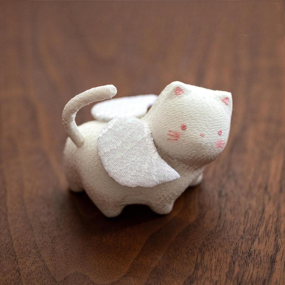 Japanese lucky cat ornaments set in pastel tones