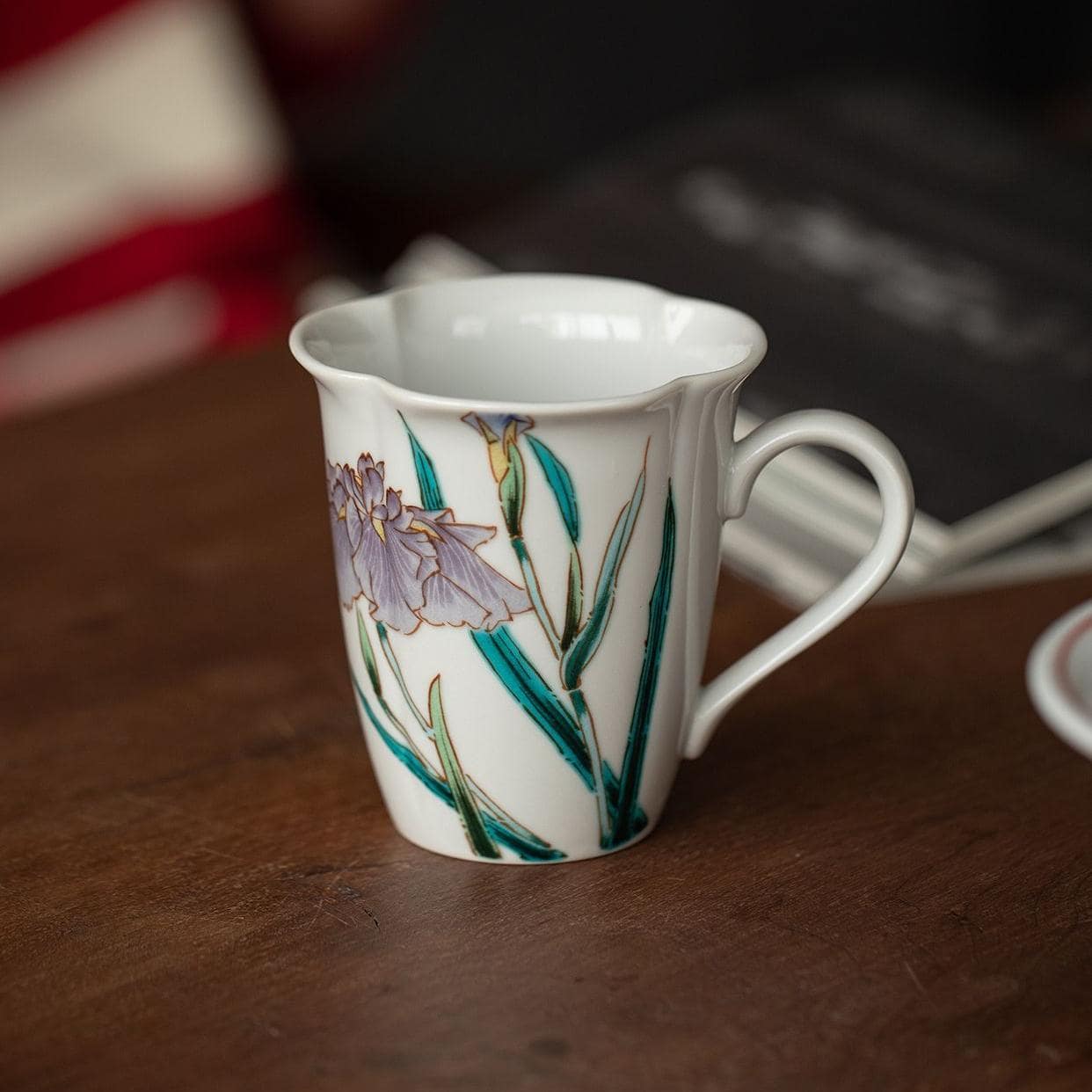 Elegant mug featuring delicate pink bellflowers