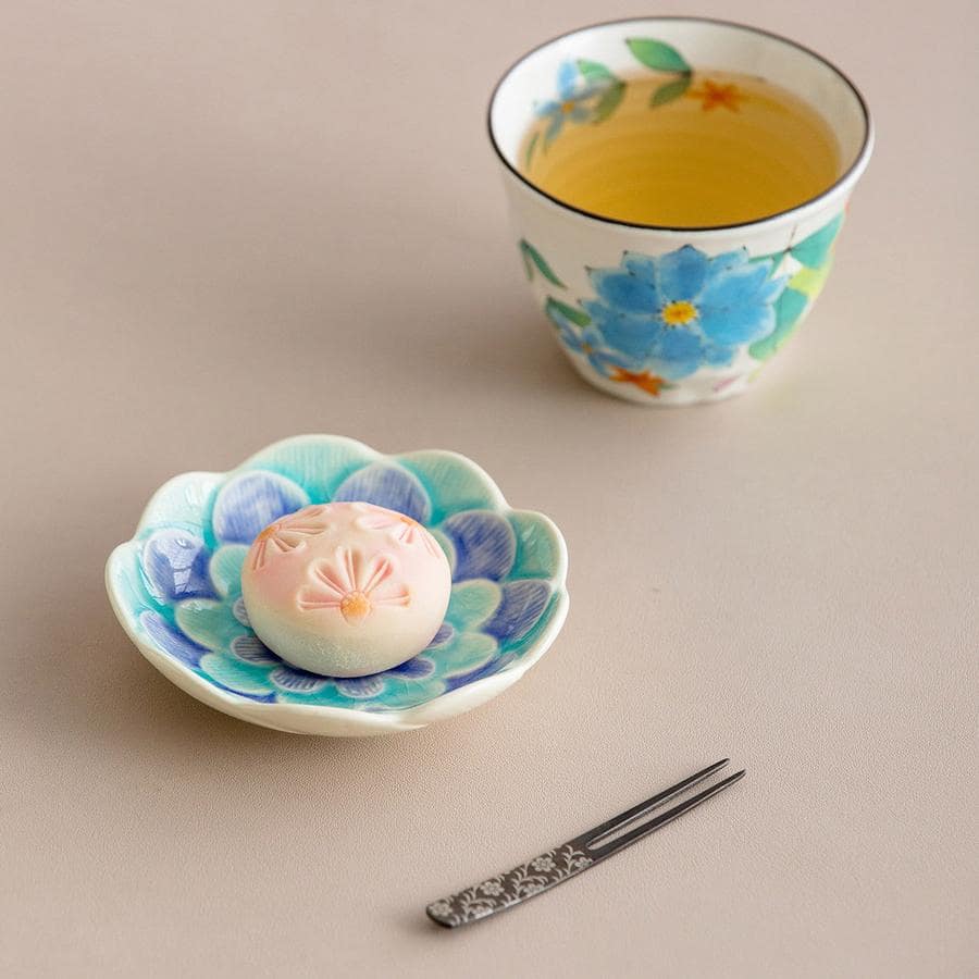 Japanese kiln-fired ceramic dishes for snacks and desserts