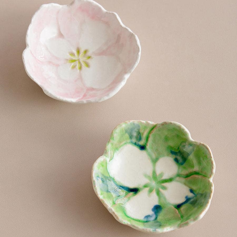 Handcrafted Japanese flower-shaped ceramic dish with ice crack glaze