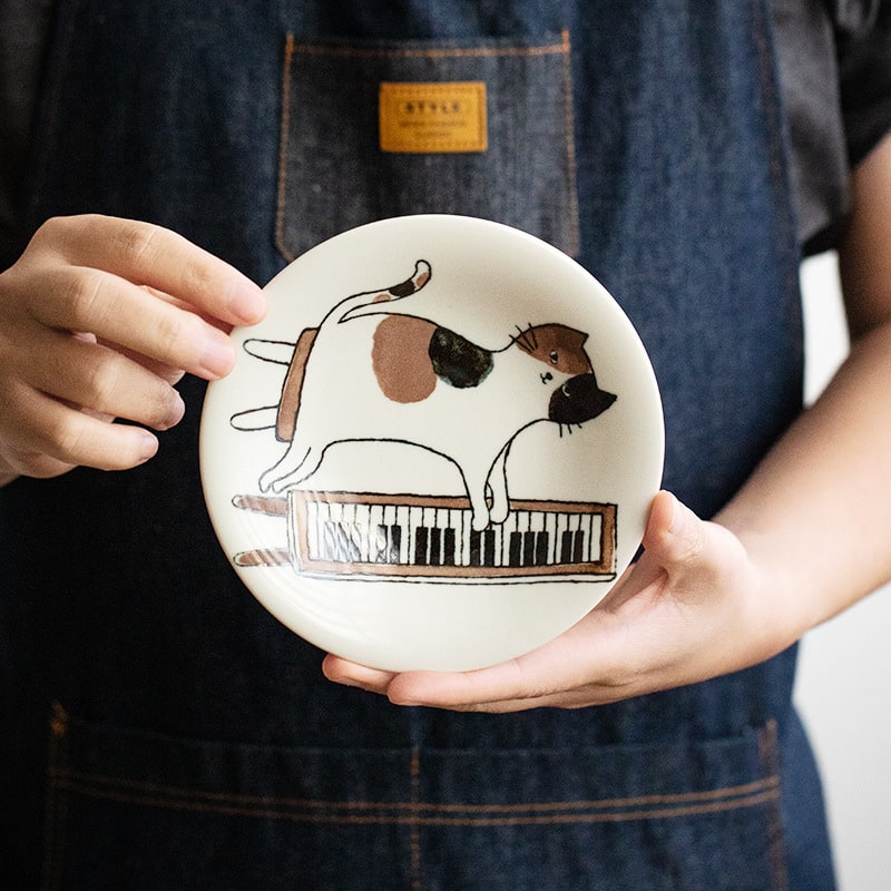 Authentic Japanese Mino-yaki dessert plate with playful cat design