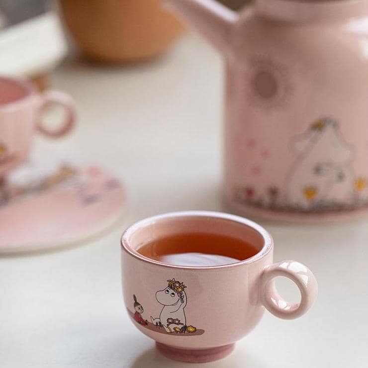 Moomin tea set in soft yellow tones, perfect for cozy tea moments.