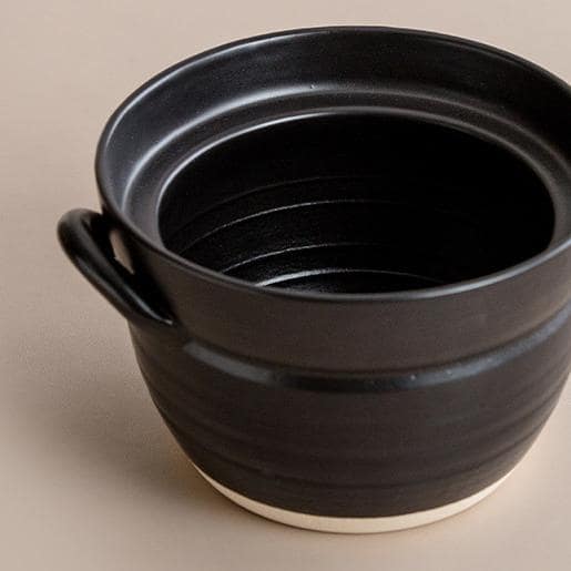 Compact Japanese-style cooking pot for rice and soup preparation.