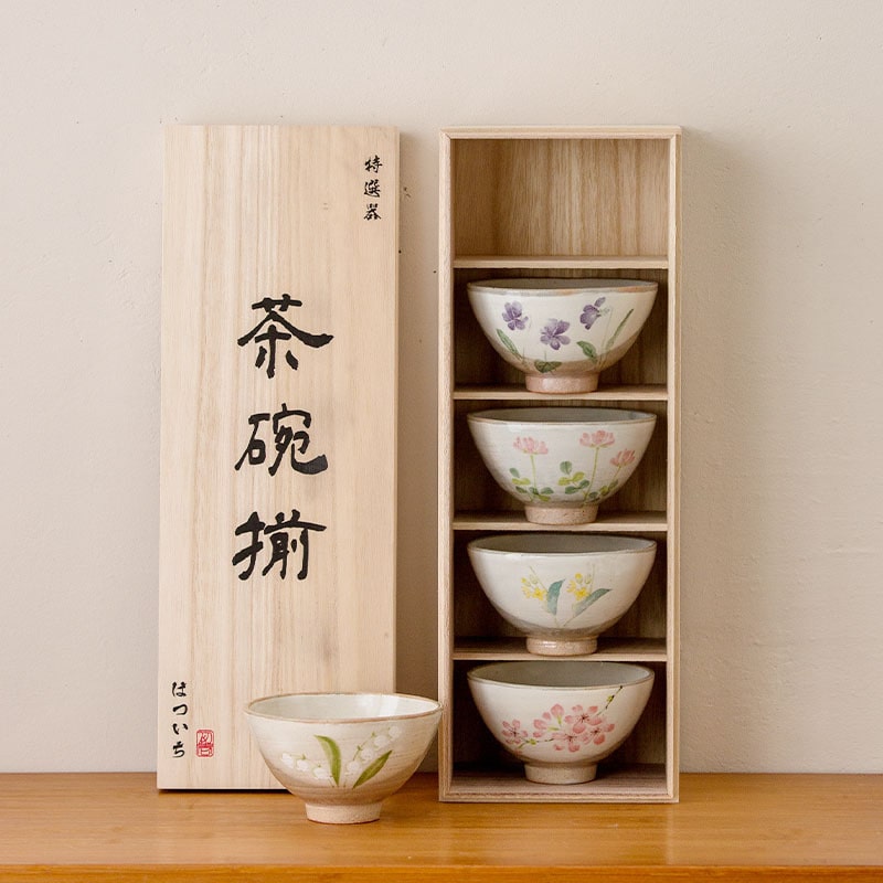 Hand-painted ceramic bowls in wooden gift box