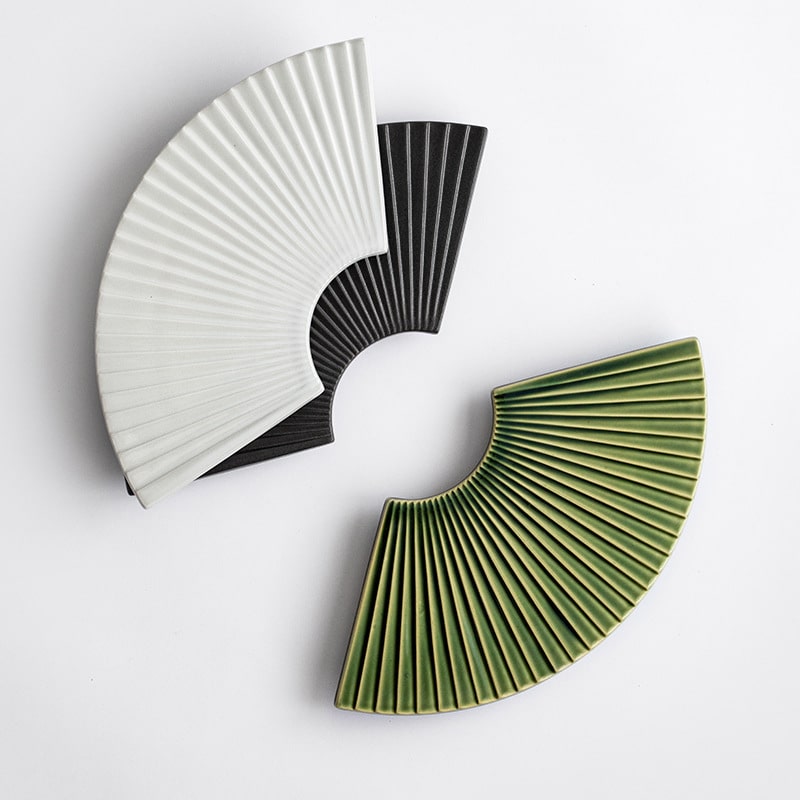 Elegant white ceramic fan plate for home décor.