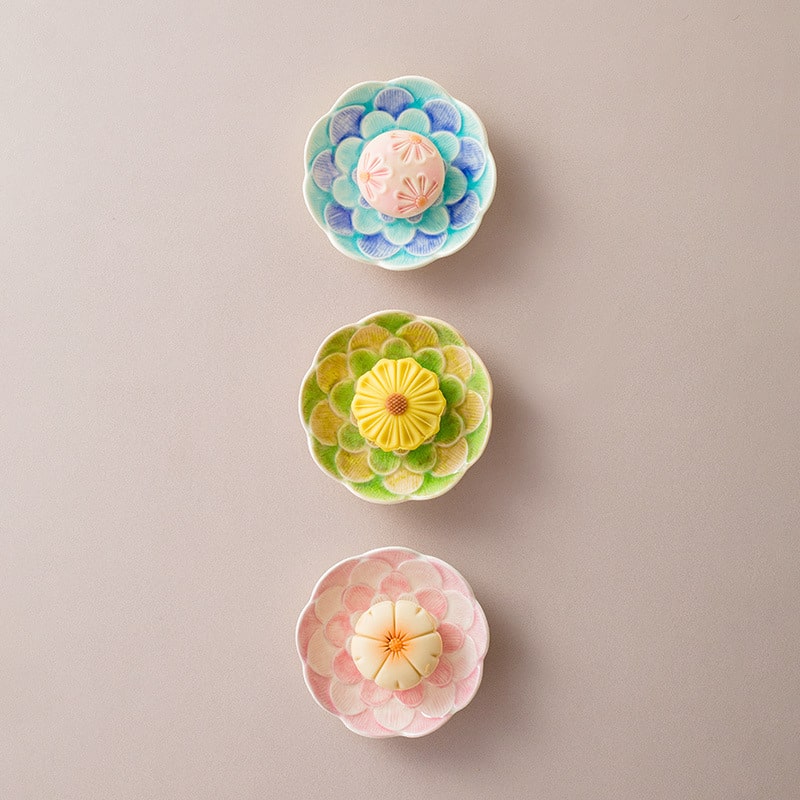 Japanese kiln-fired ceramic dishes for snacks and desserts