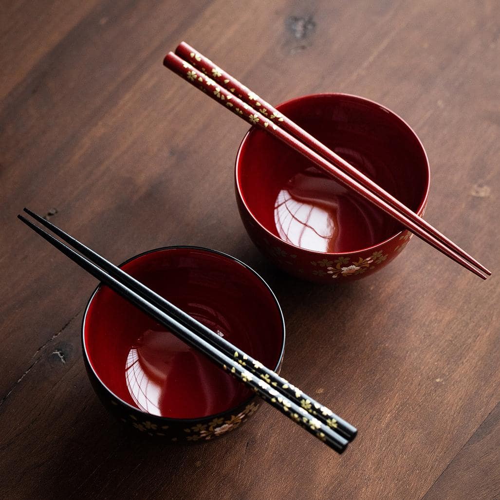 Matching cherry blossom bowls and chopsticks in gift box