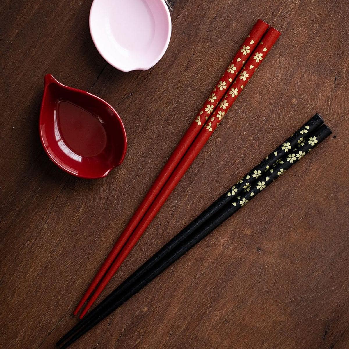 Matching cherry blossom bowls and chopsticks in gift box