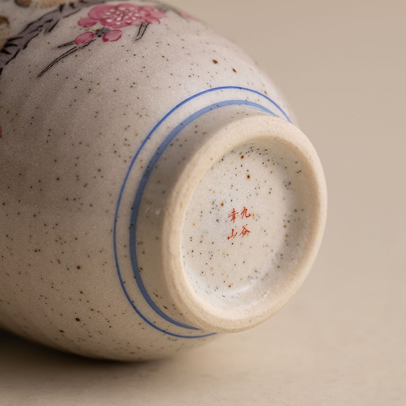 Unique sparrow-themed ceramic cup on a wooden tray.