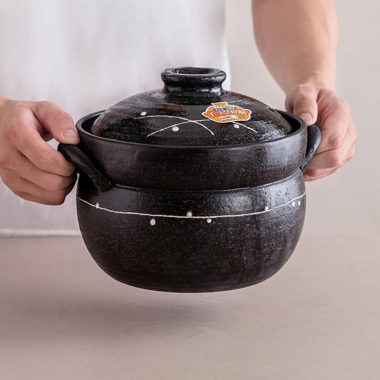 Wan Gu-yaki earthen pot with a smooth glazed finish and durable build