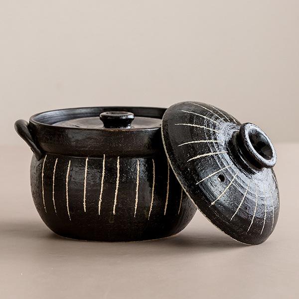 Authentic Wan Gu-yaki clay pot with a fresh forest-inspired pattern