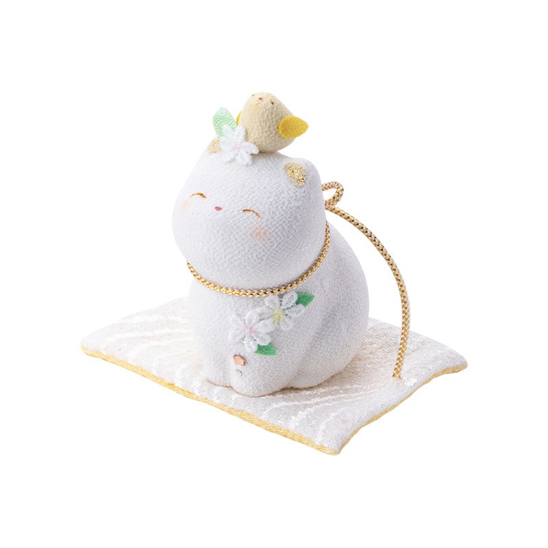 Japanese lucky cat ornaments set in pastel tones