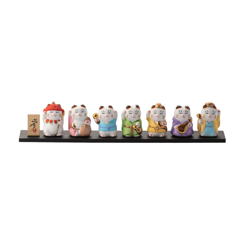 Desktop decoration set featuring seven ceramic cats