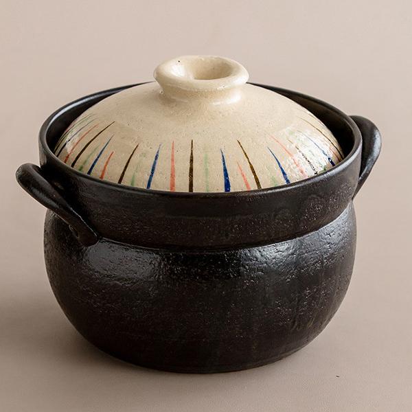 Wan Gu-yaki earthen pot with a smooth glazed finish and durable build