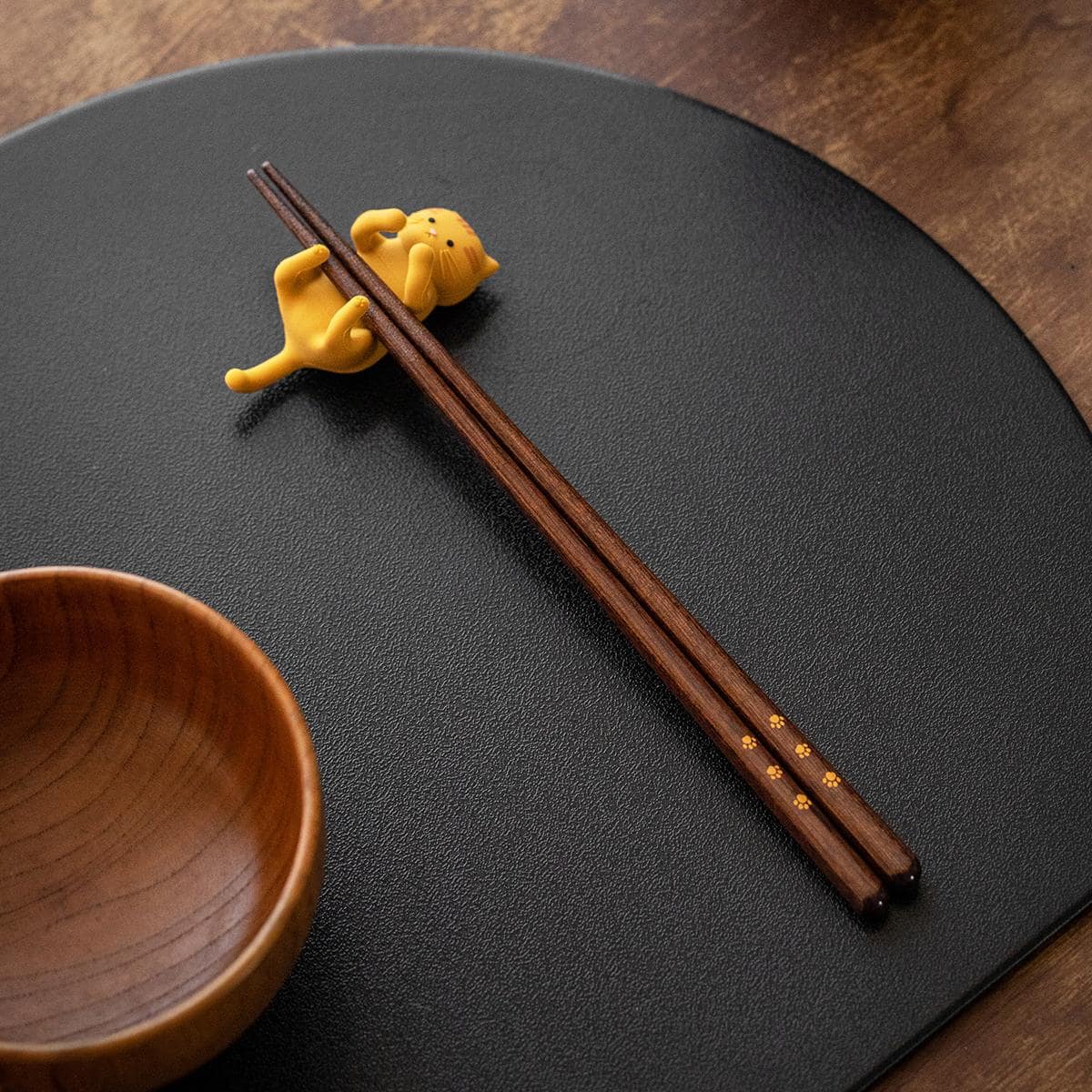 Adorable chopsticks with cat-shaped rests