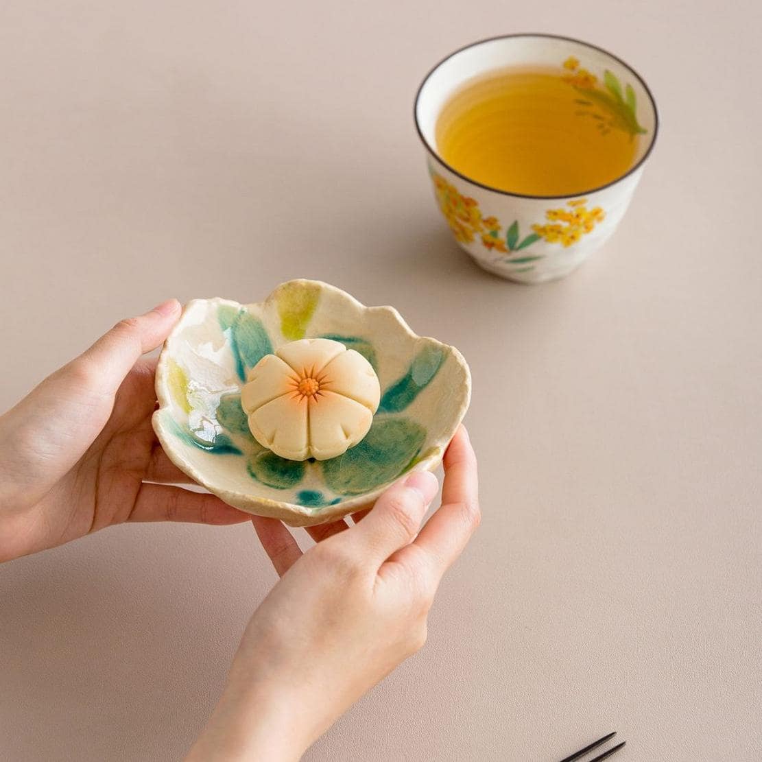Handcrafted Japanese flower-shaped ceramic dish with ice crack glaze