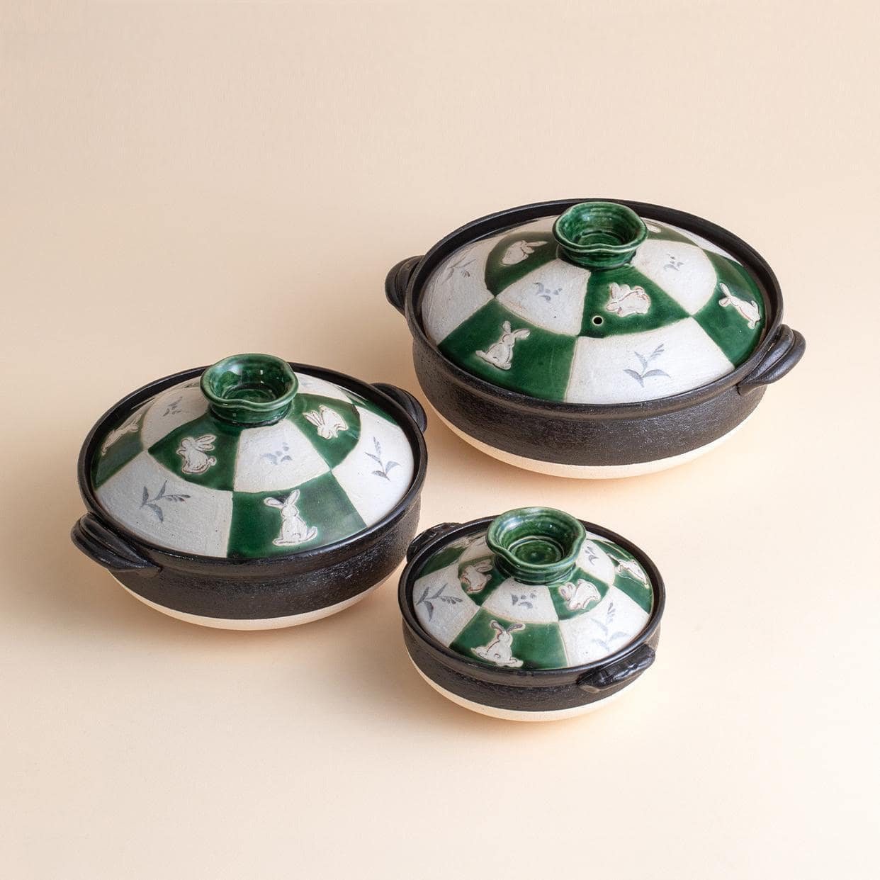 Elegant Japanese Wan Gu Yaki clay pot set with green accents