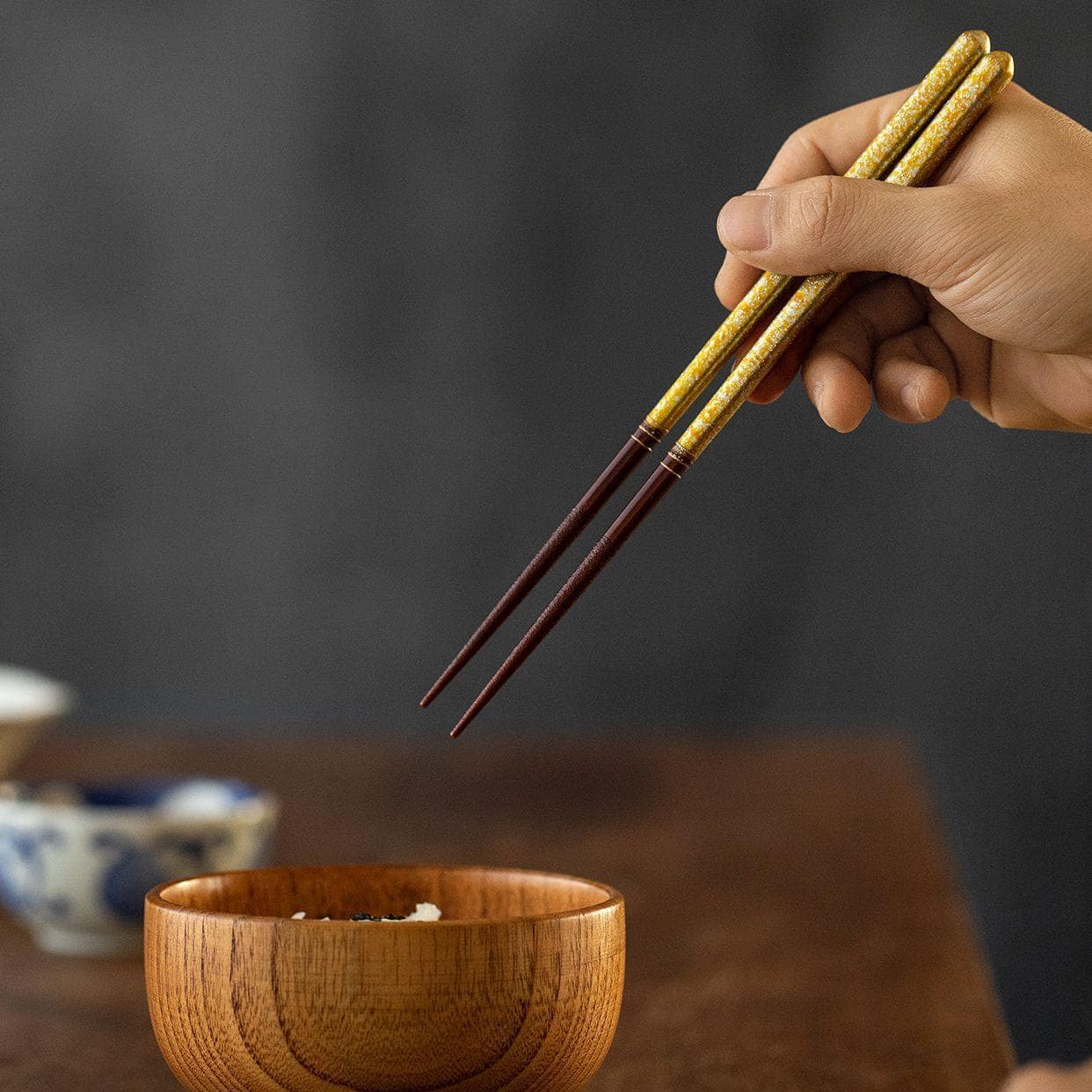 Non-slip pointed chopsticks made from premium wood.