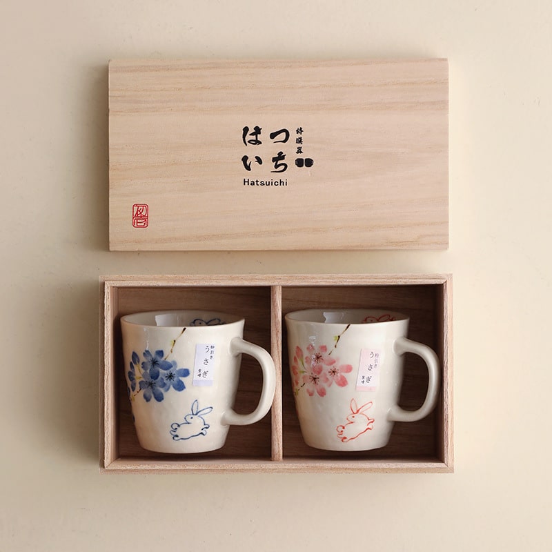 Pair of ceramic mugs with wooden gift box packaging