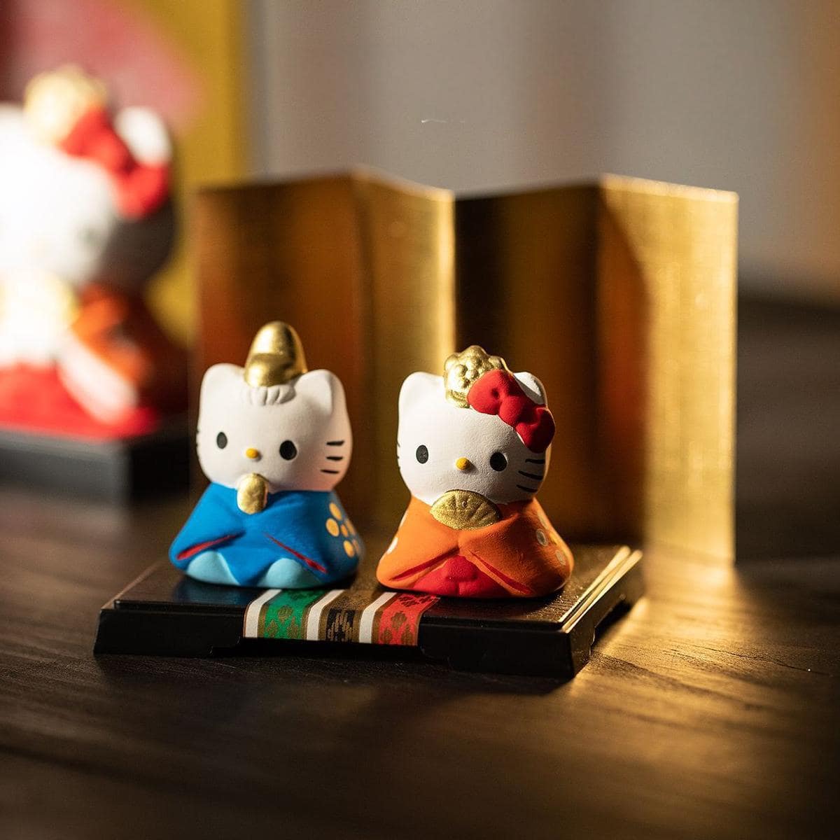 Decorative Hello Kitty couple ornaments on a wooden desk