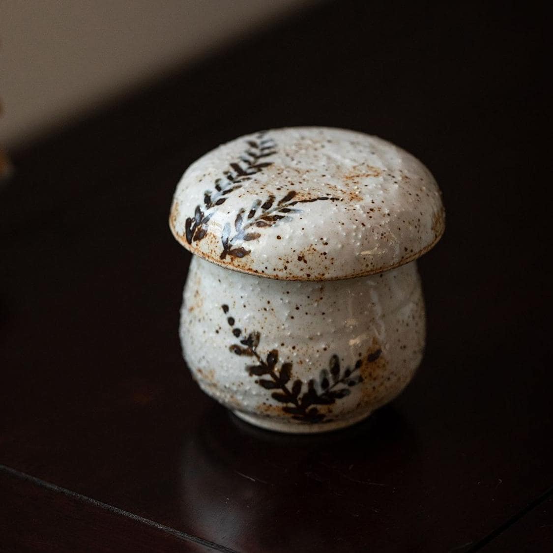 Stoneware dessert bowl with lid showcasing retro Japanese design