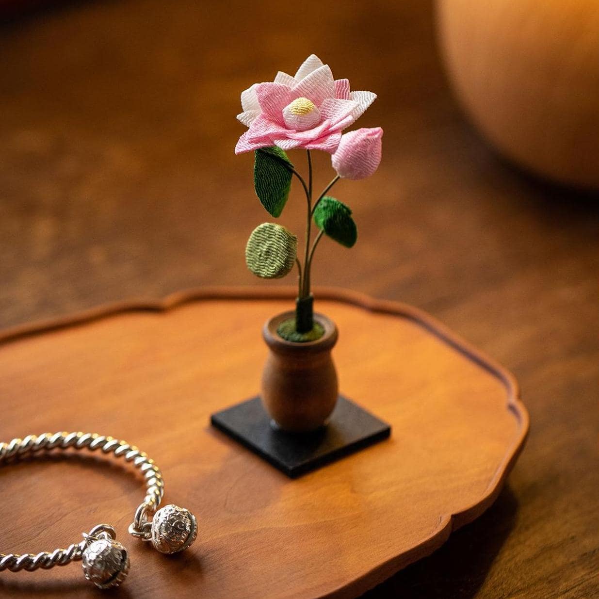 Sunflower floral decoration with wooden base