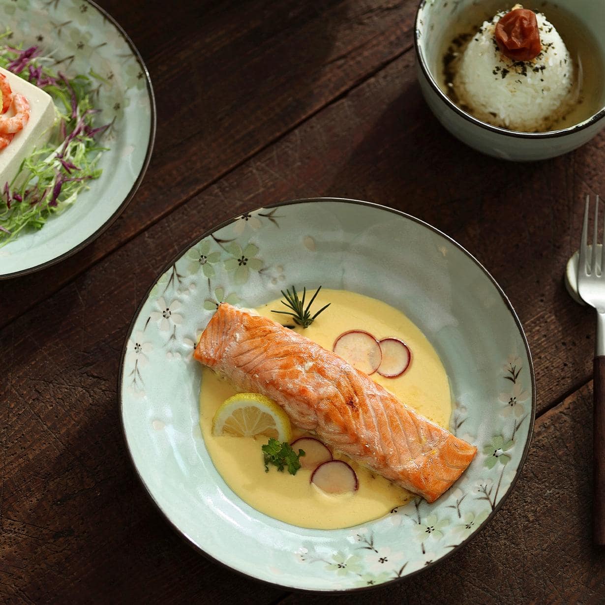 Full tableware set with cherry blossom design ceramic plates.