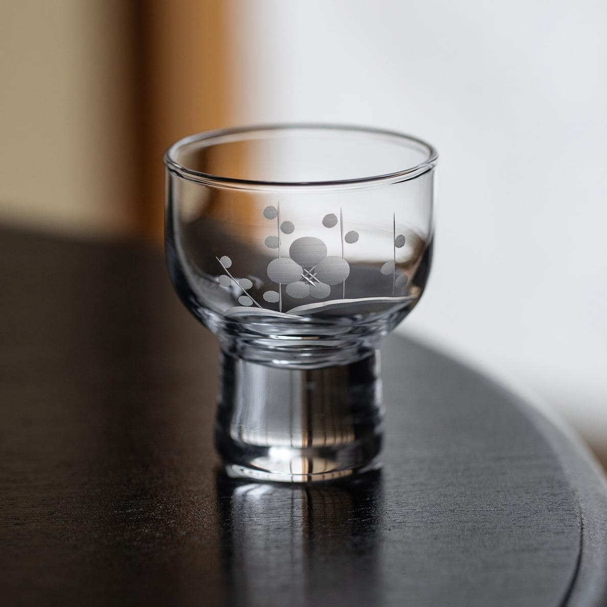 Hand-etched crystal wine glass with bamboo design