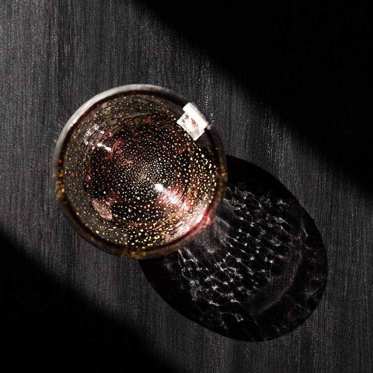 Artistic sake cups with a luxurious touch of gold detailing.
