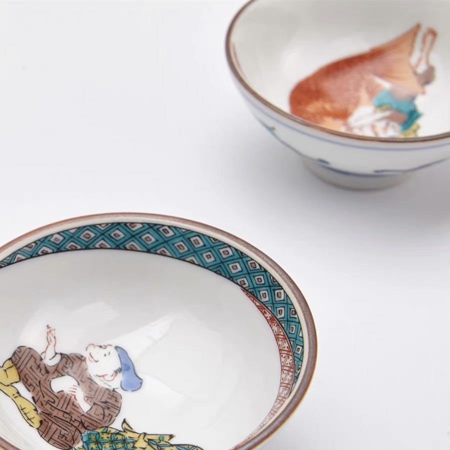 Exquisite hand-painted Japanese tea cups perfect for gifting.
