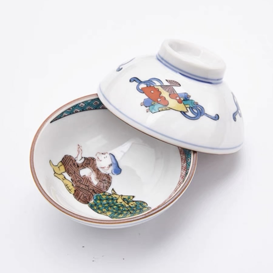 Exquisite hand-painted Japanese tea cups perfect for gifting.
