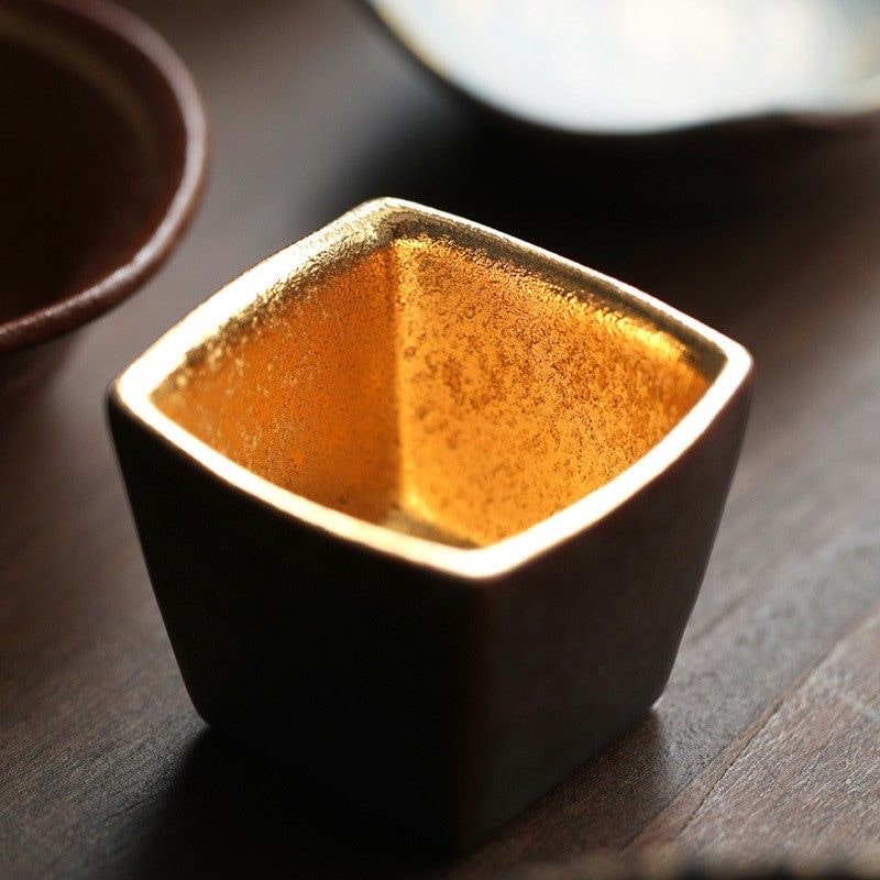 Premium ceramic sake cups with various designs and finishes.
