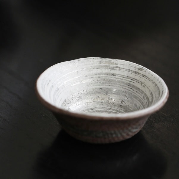 Premium ceramic sake cups with various designs and finishes.
