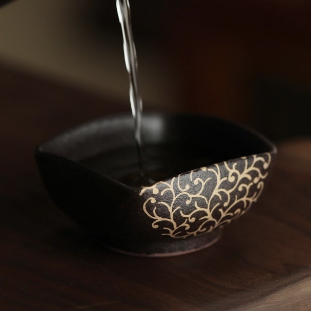 Premium ceramic sake cups with various designs and finishes.
