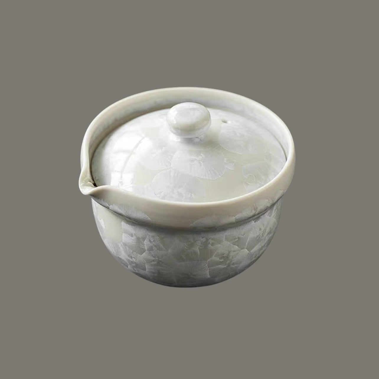 Blue and white crackle glaze tea cups perfect for refined tea rituals.